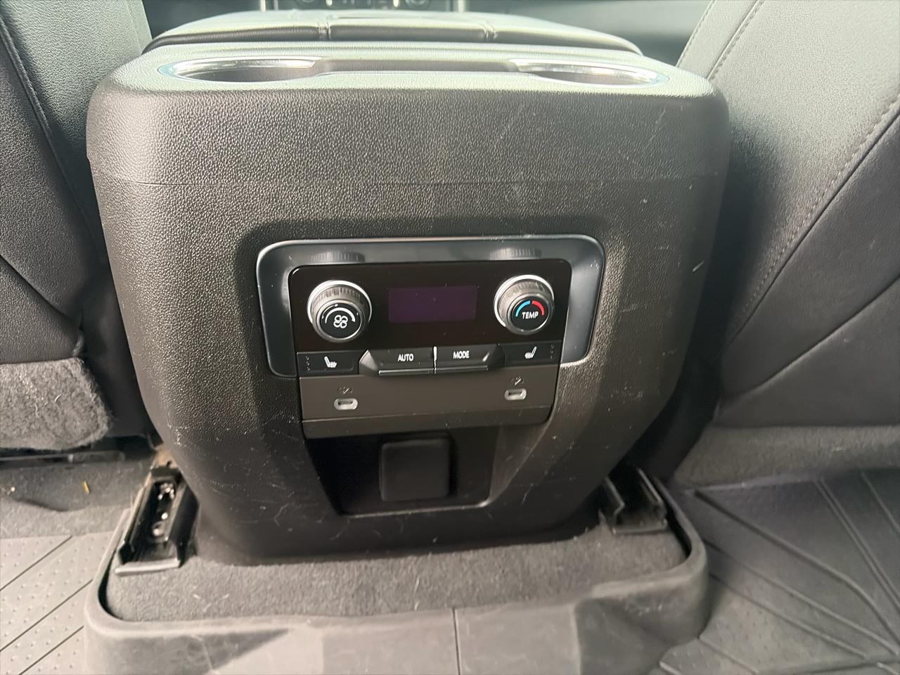 Chevrolet Suburban 4WD 4dr LT 2022