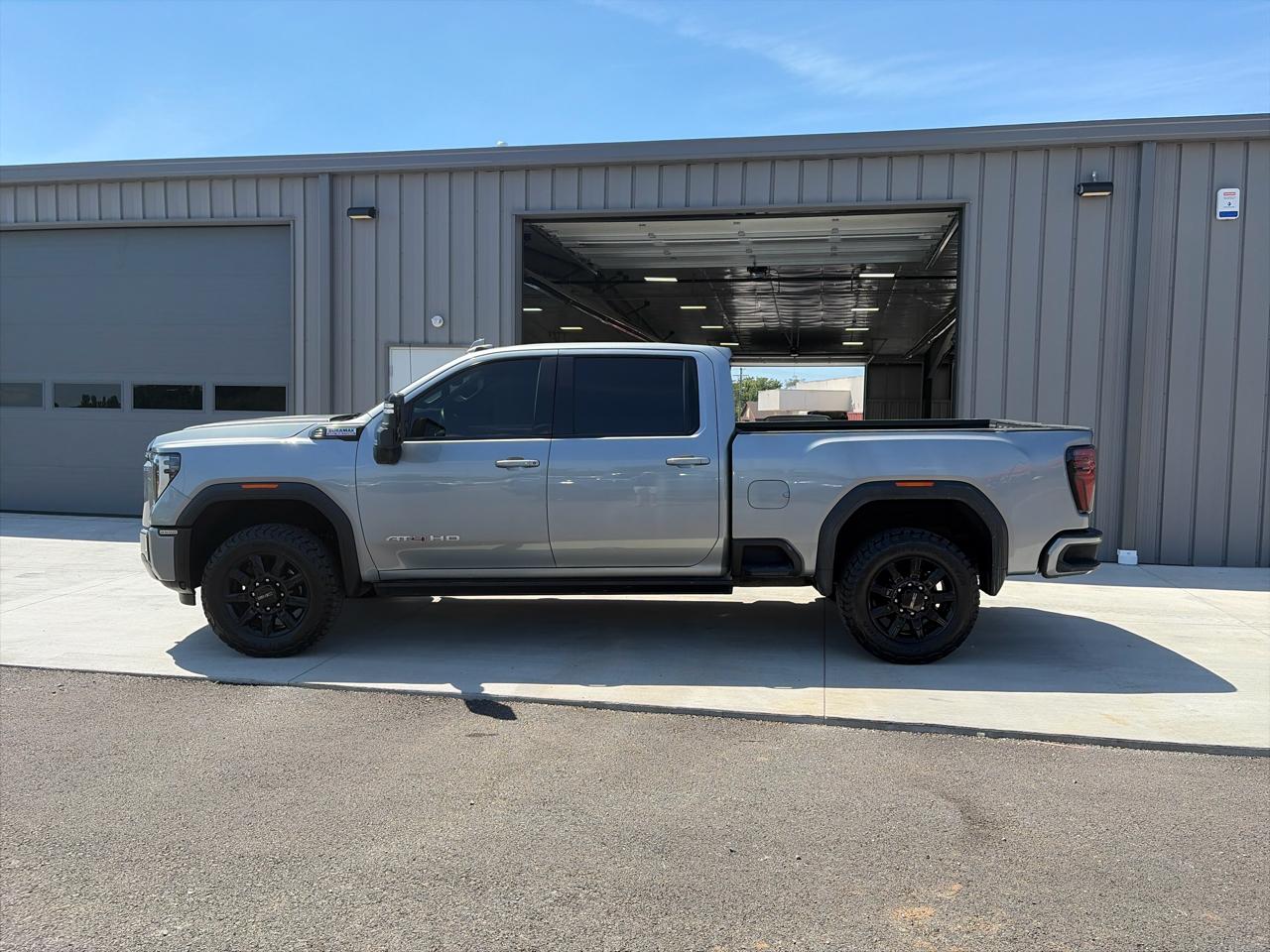 GMC Sierra 2500HD 4WD Crew Cab 159" AT4 2024