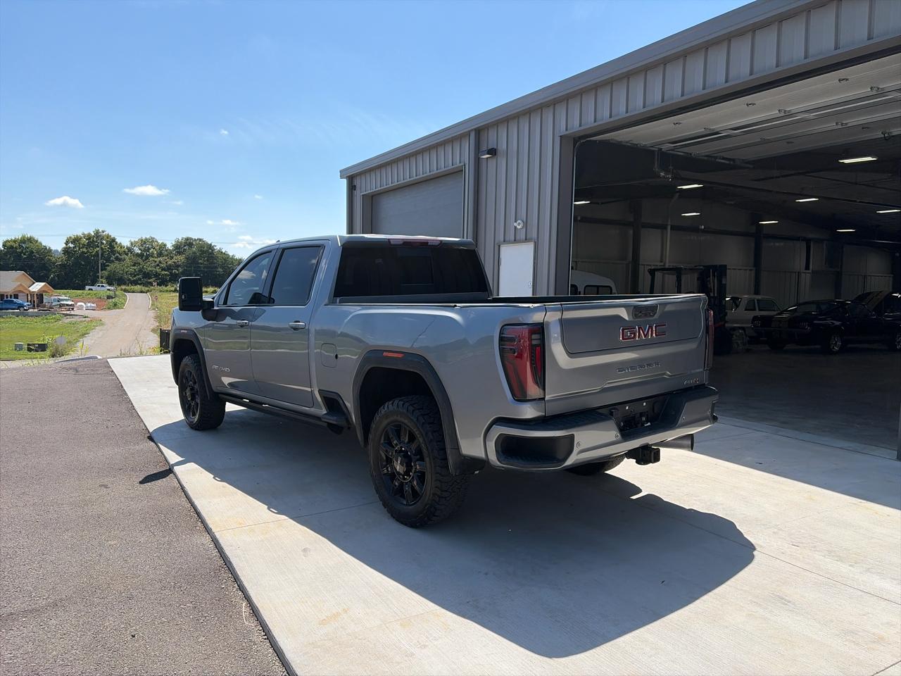GMC Sierra 2500HD 4WD Crew Cab 159" AT4 2024