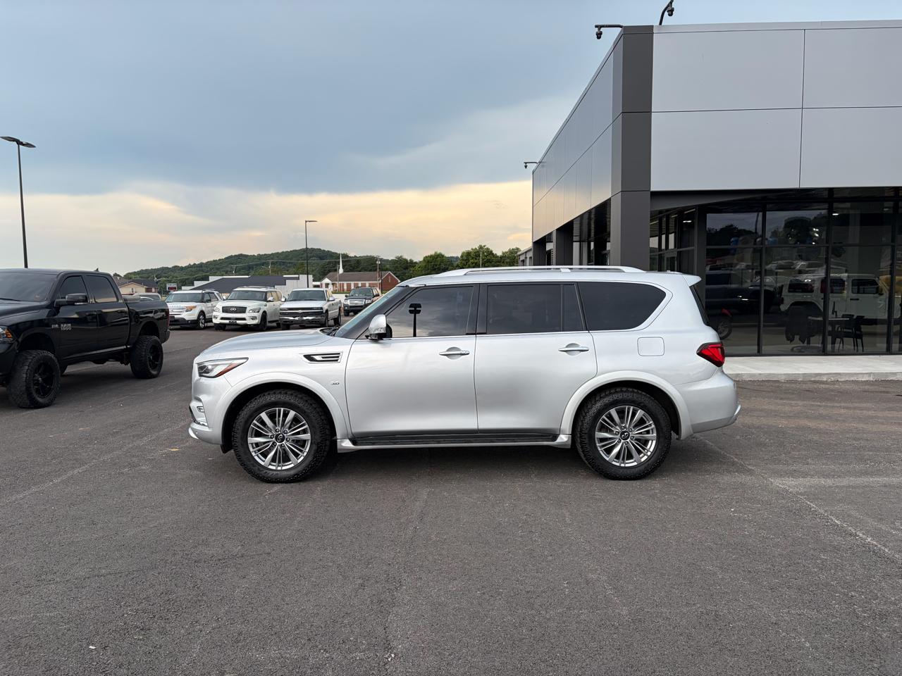 Infiniti QX80 LUXE AWD 2020