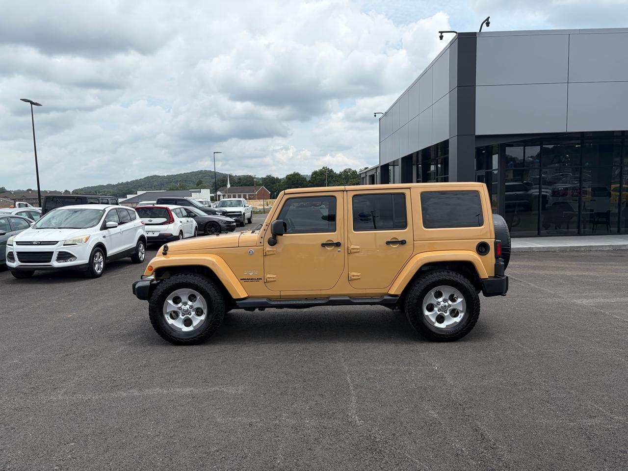 Jeep Wrangler Unlimited 4WD 4dr Sahara 2014
