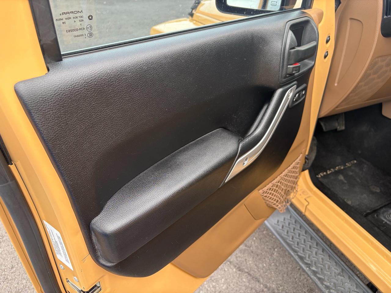 Jeep Wrangler Unlimited 4WD 4dr Sahara 2014