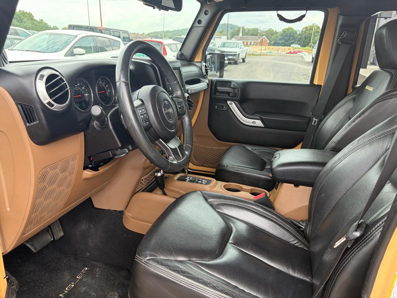 Jeep Wrangler Unlimited 4WD 4dr Sahara 2014
