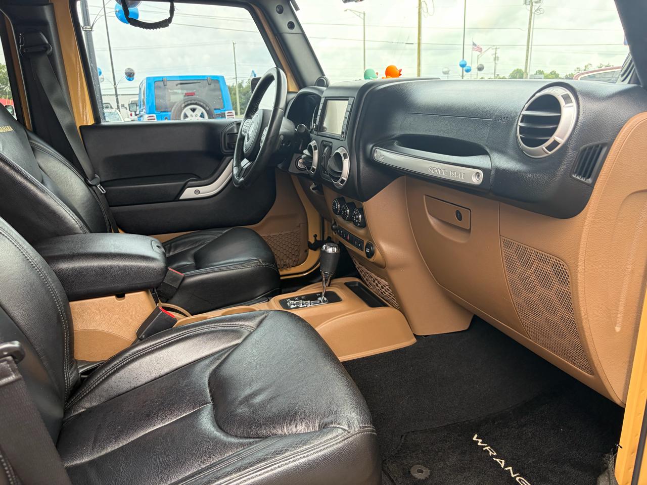 Jeep Wrangler Unlimited 4WD 4dr Sahara 2014