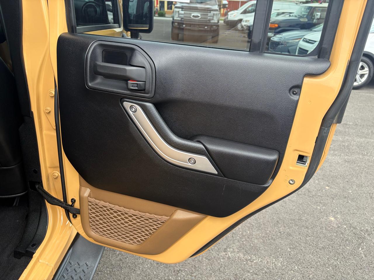 Jeep Wrangler Unlimited 4WD 4dr Sahara 2014