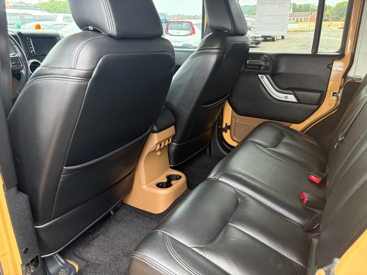 Jeep Wrangler Unlimited 4WD 4dr Sahara 2014