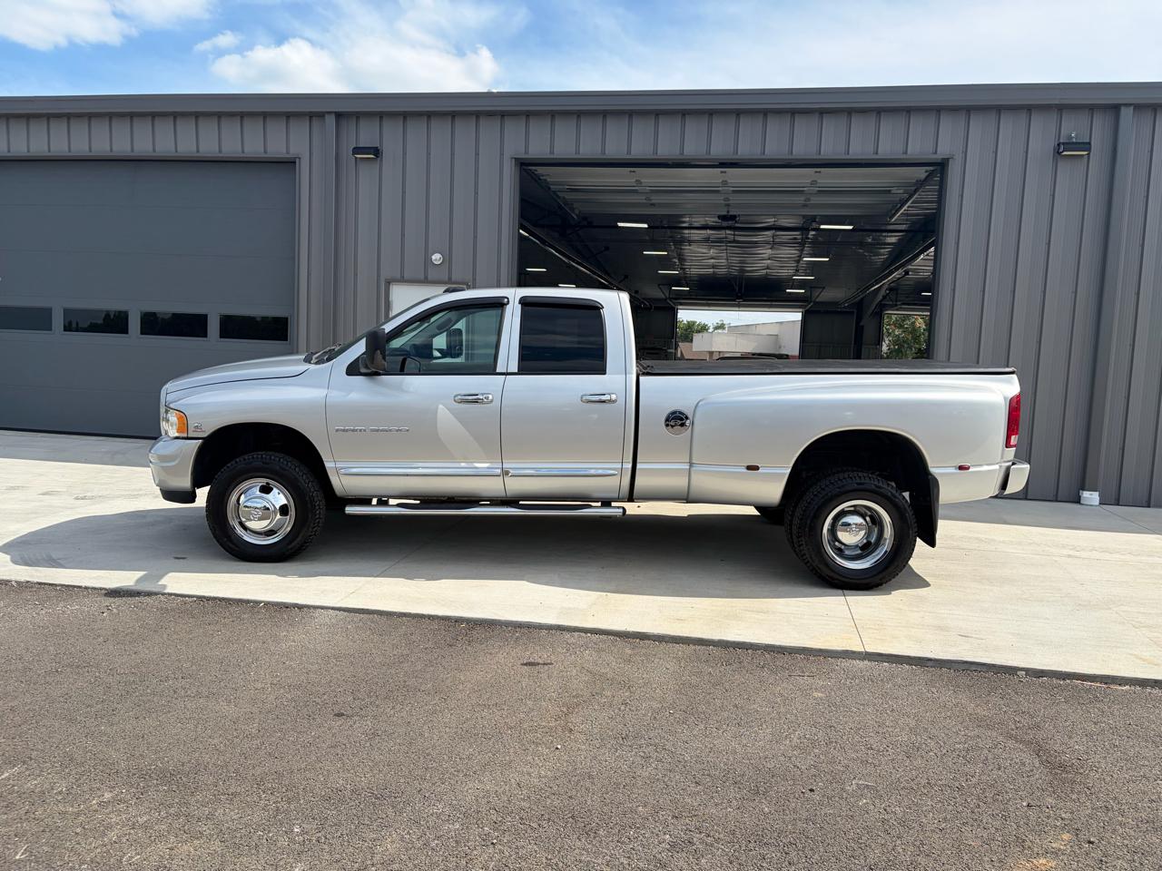 Dodge Ram 3500 4dr Quad Cab 160.5" WB DRW 4WD SLT 2004