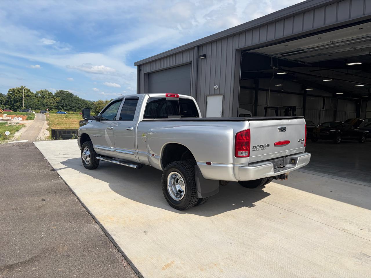Dodge Ram 3500 4dr Quad Cab 160.5" WB DRW 4WD SLT 2004
