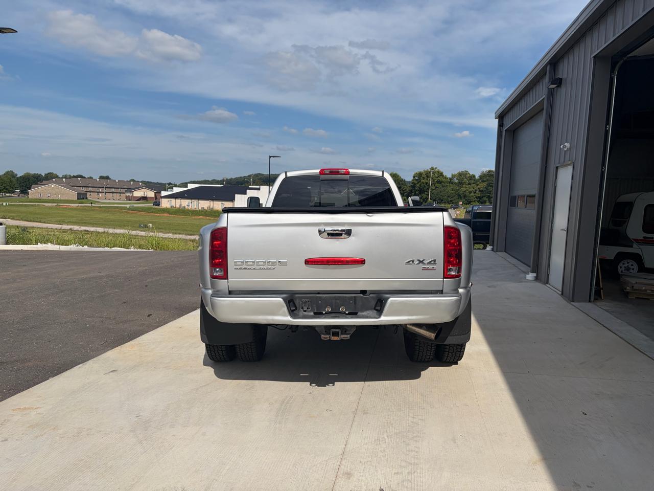 Dodge Ram 3500 4dr Quad Cab 160.5" WB DRW 4WD SLT 2004