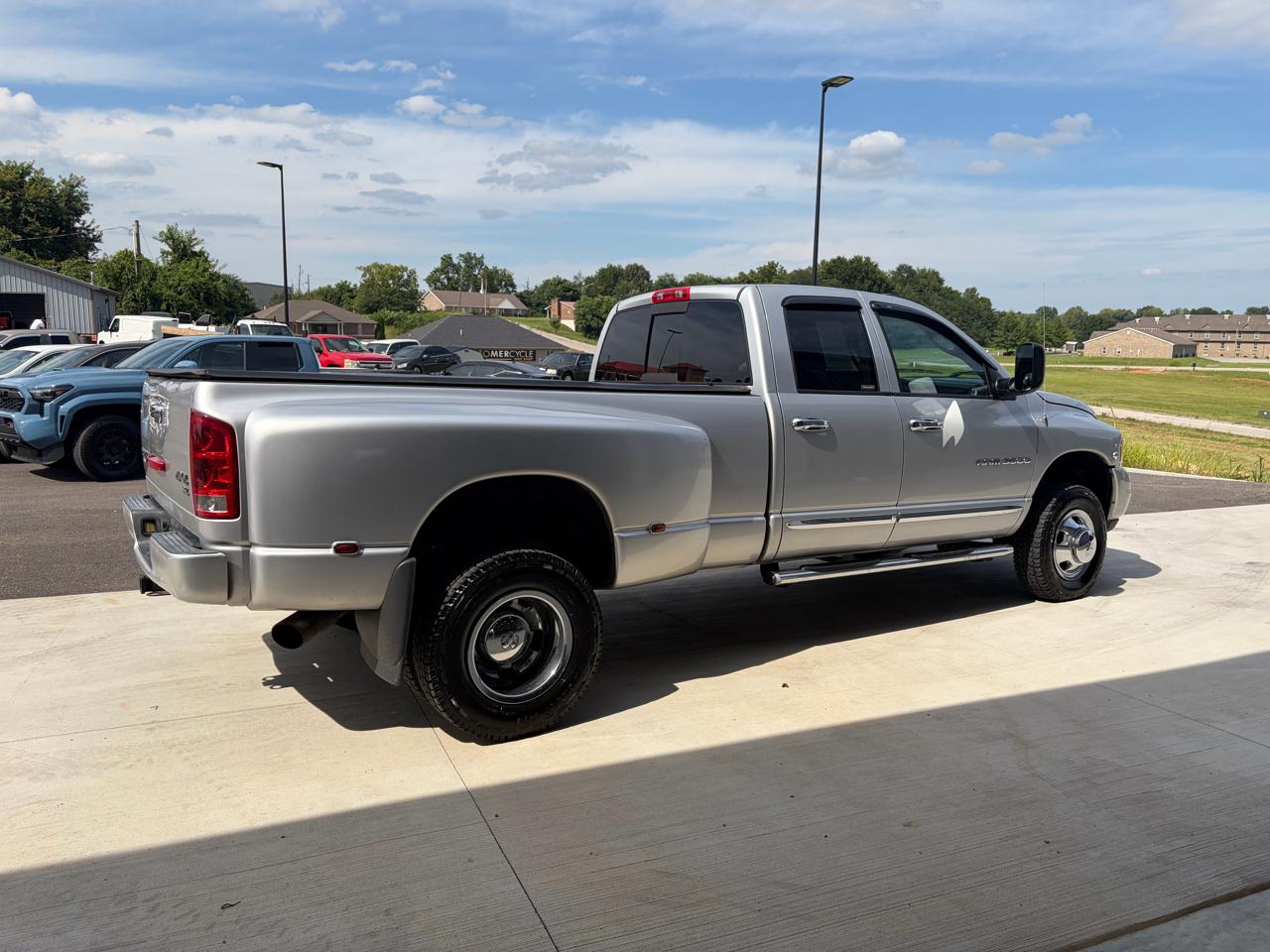 Dodge Ram 3500 4dr Quad Cab 160.5" WB DRW 4WD SLT 2004