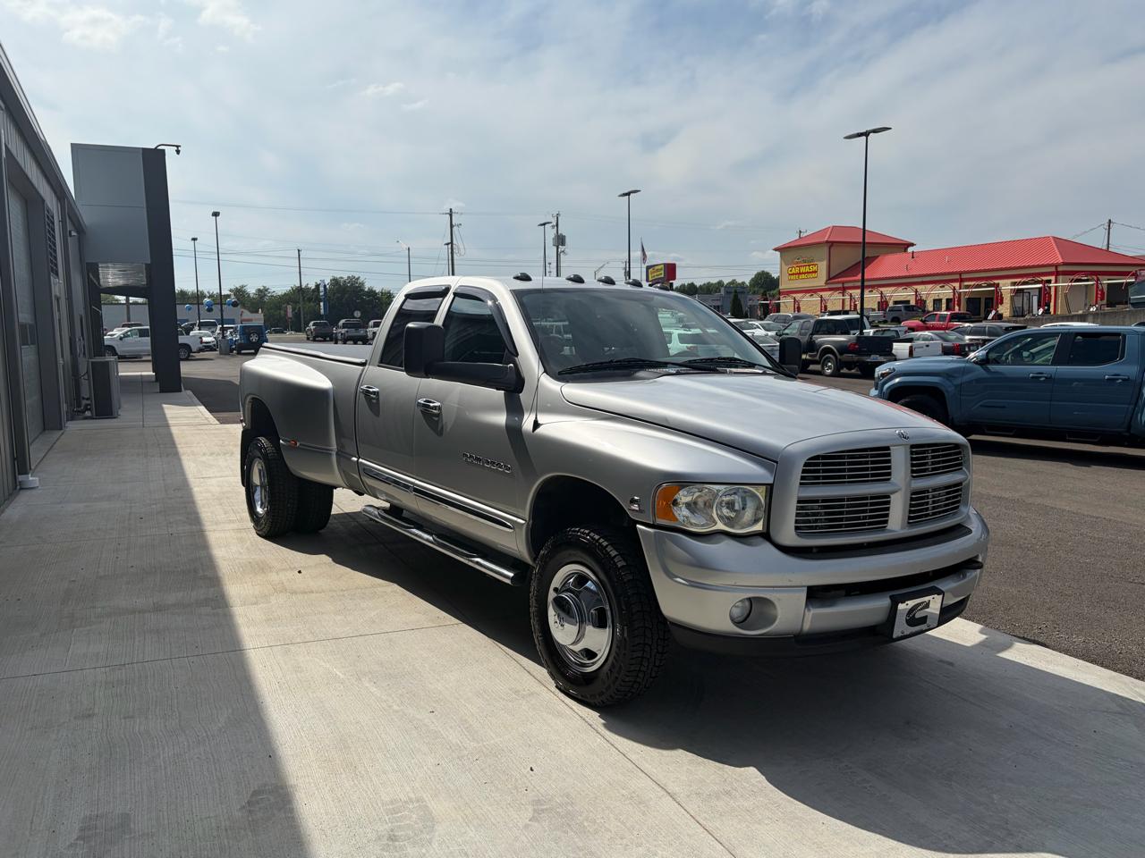 Dodge Ram 3500 4dr Quad Cab 160.5" WB DRW 4WD SLT 2004