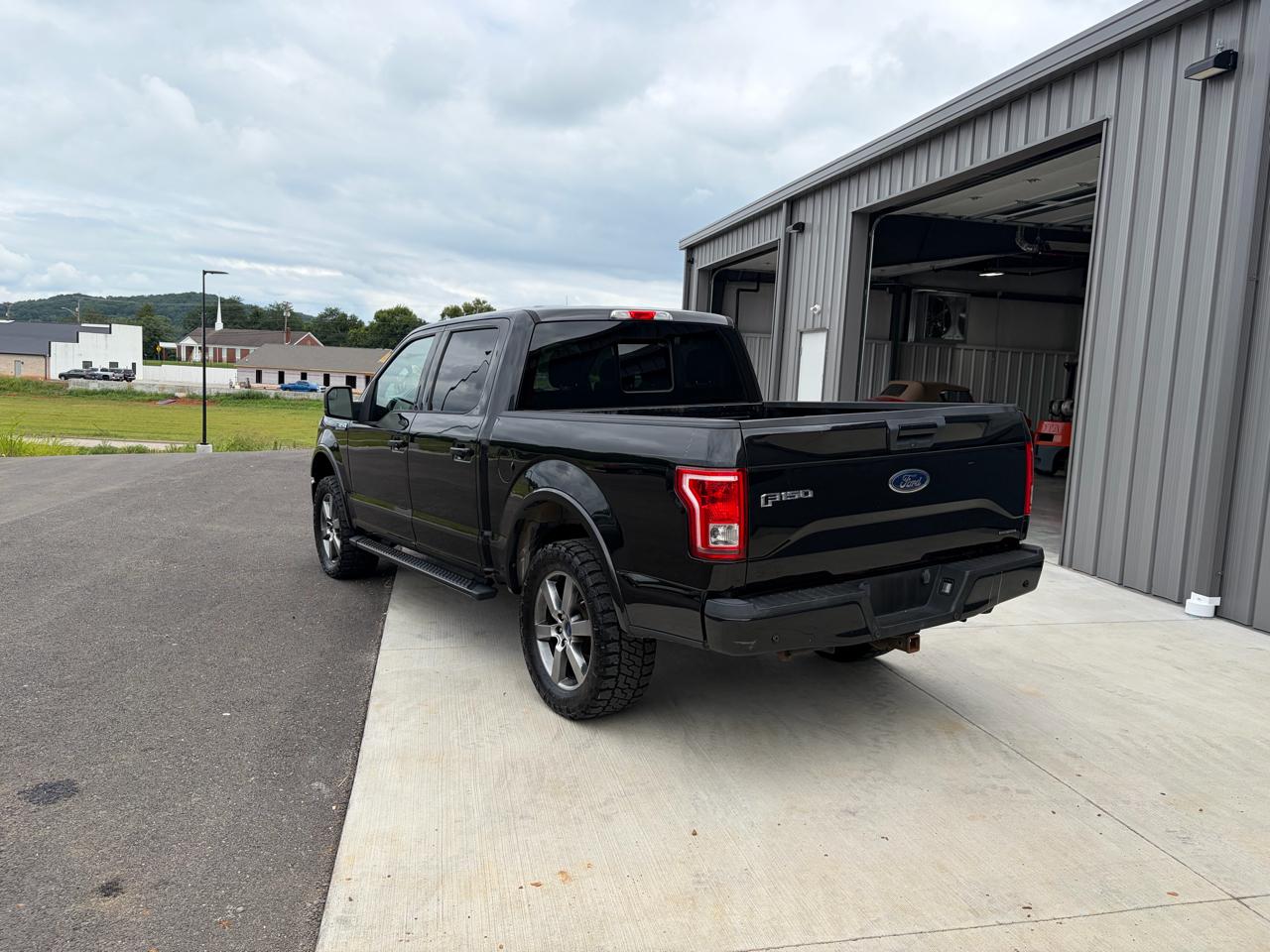 Ford F-150 4WD SuperCrew 145" XLT 2015