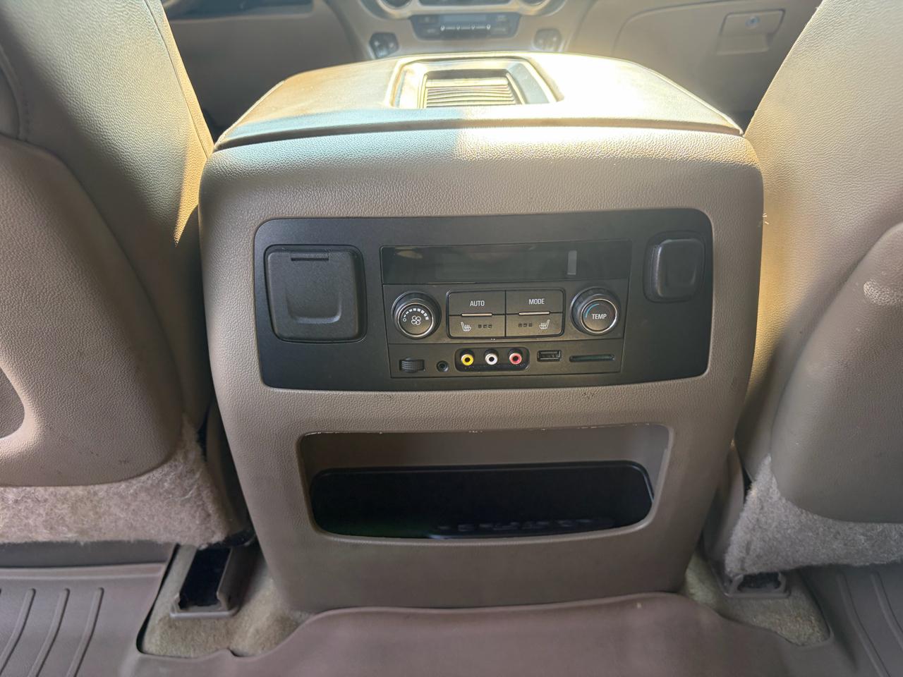 GMC Yukon XL 4WD 4dr SLT 2015