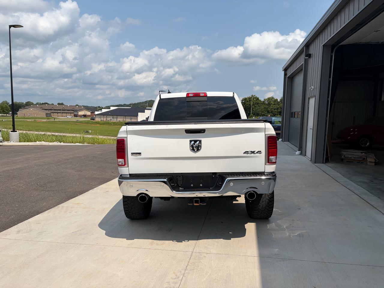RAM 1500 Laramie 4x4 Crew Cab 5'7" Box 2017