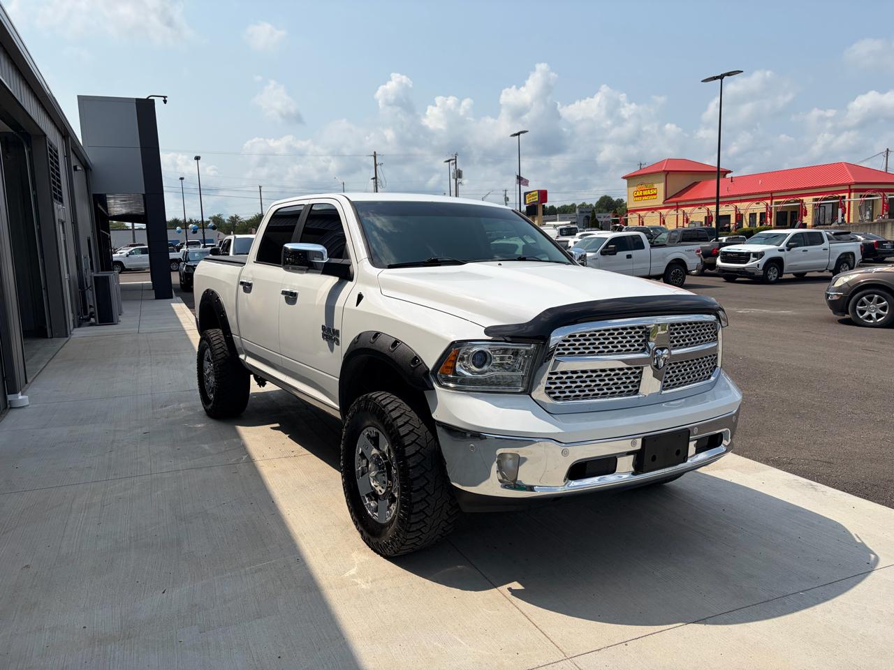 RAM 1500 Laramie 4x4 Crew Cab 5'7" Box 2017