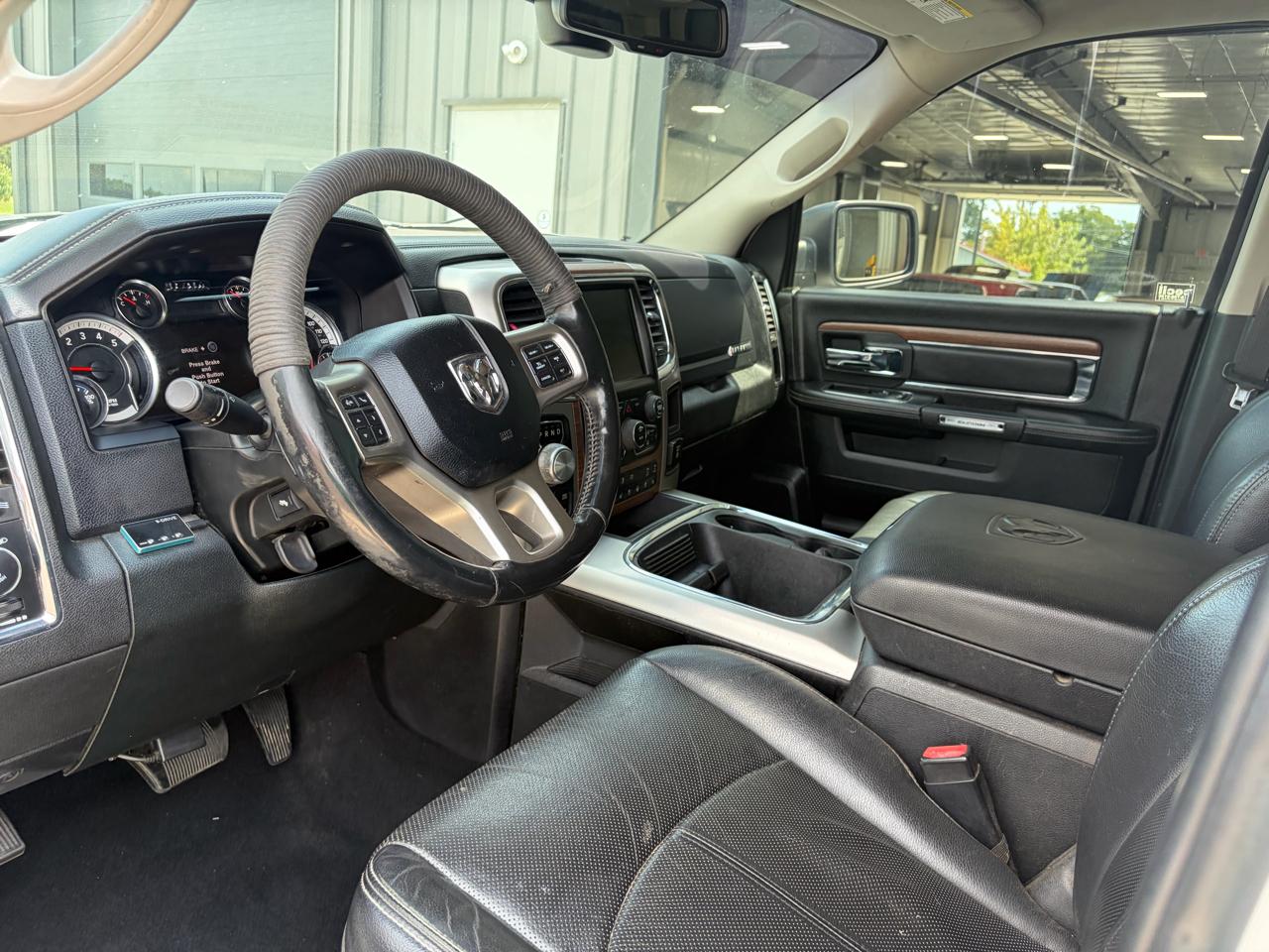 RAM 1500 Laramie 4x4 Crew Cab 5'7" Box 2017