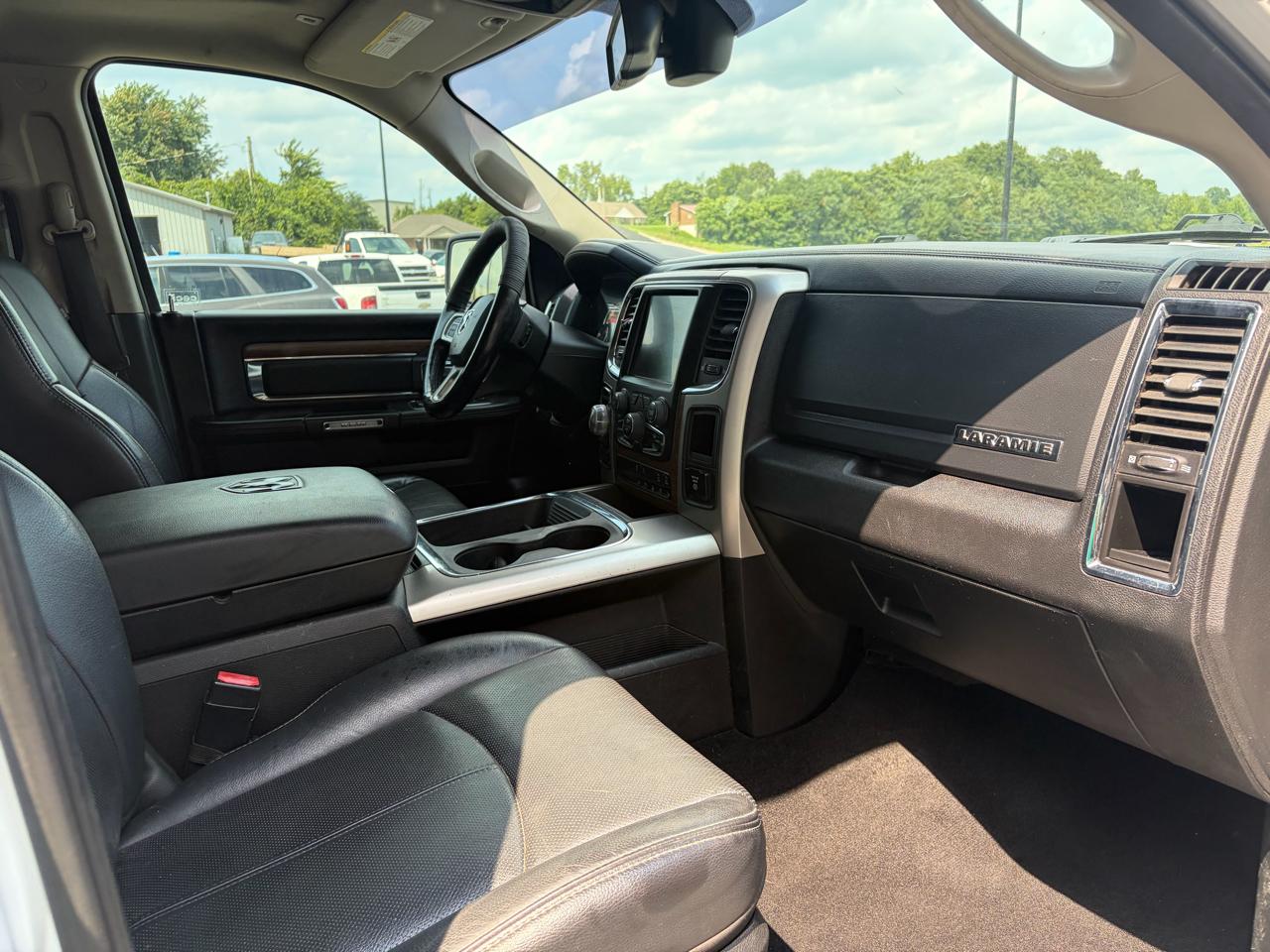 RAM 1500 Laramie 4x4 Crew Cab 5'7" Box 2017