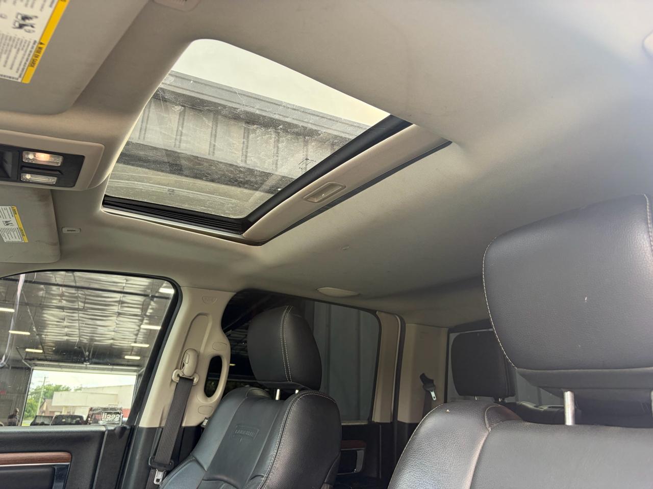 RAM 1500 Laramie 4x4 Crew Cab 5'7" Box 2017