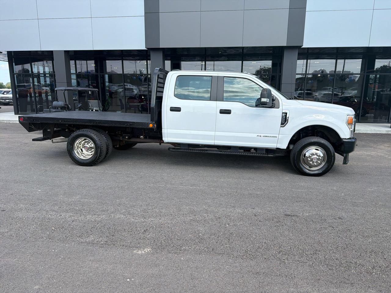 Ford Super Duty F-350 DRW XL 4WD Crew Cab 179" WB 60" CA 2022