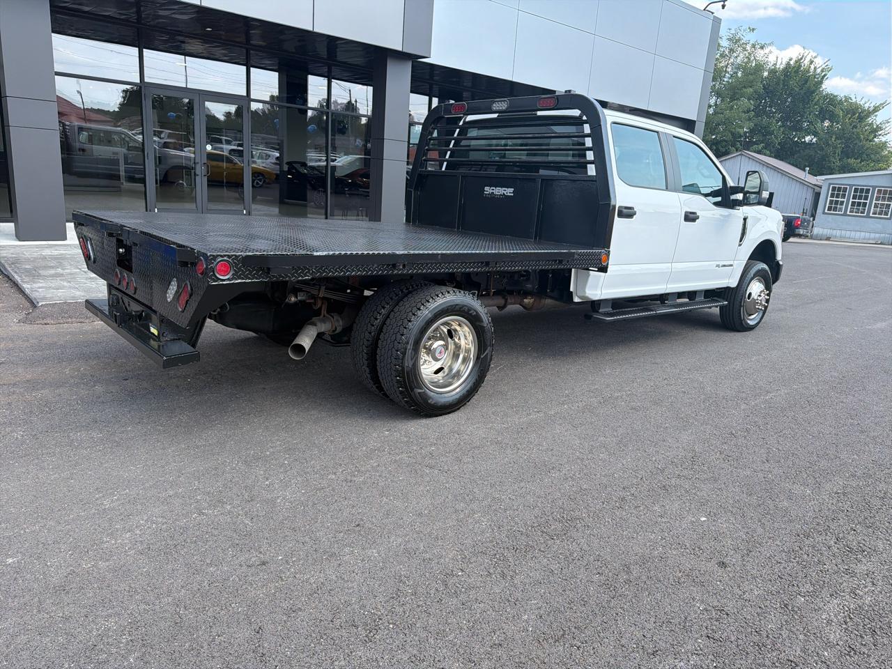 Ford Super Duty F-350 DRW XL 4WD Crew Cab 179" WB 60" CA 2022