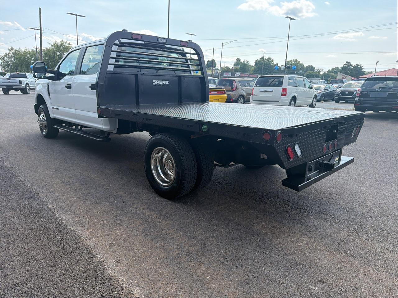 Ford Super Duty F-350 DRW XL 4WD Crew Cab 179" WB 60" CA 2022