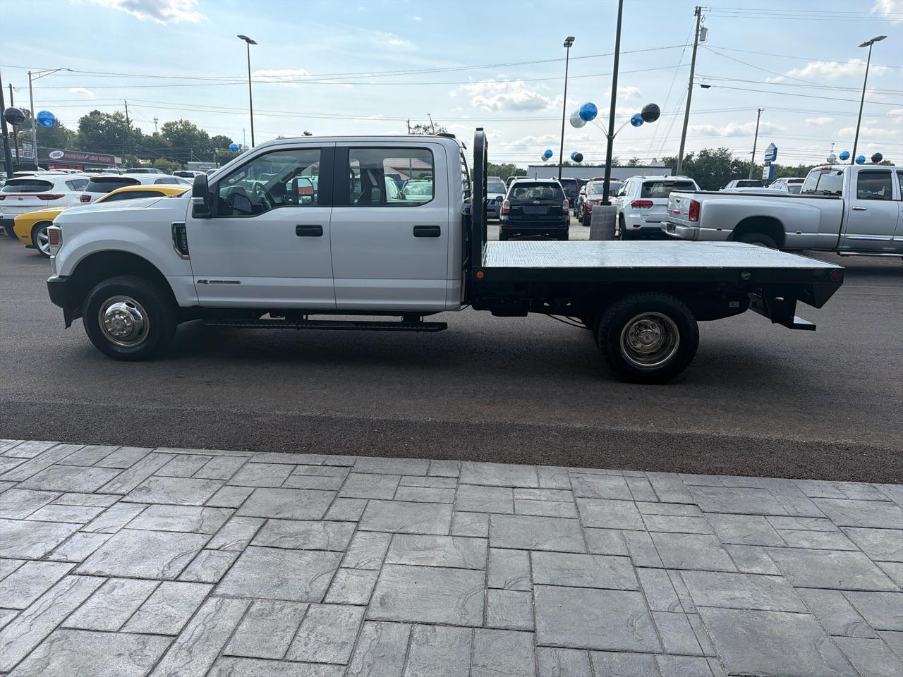 Ford Super Duty F-350 DRW XL 4WD Crew Cab 179" WB 60" CA 2022