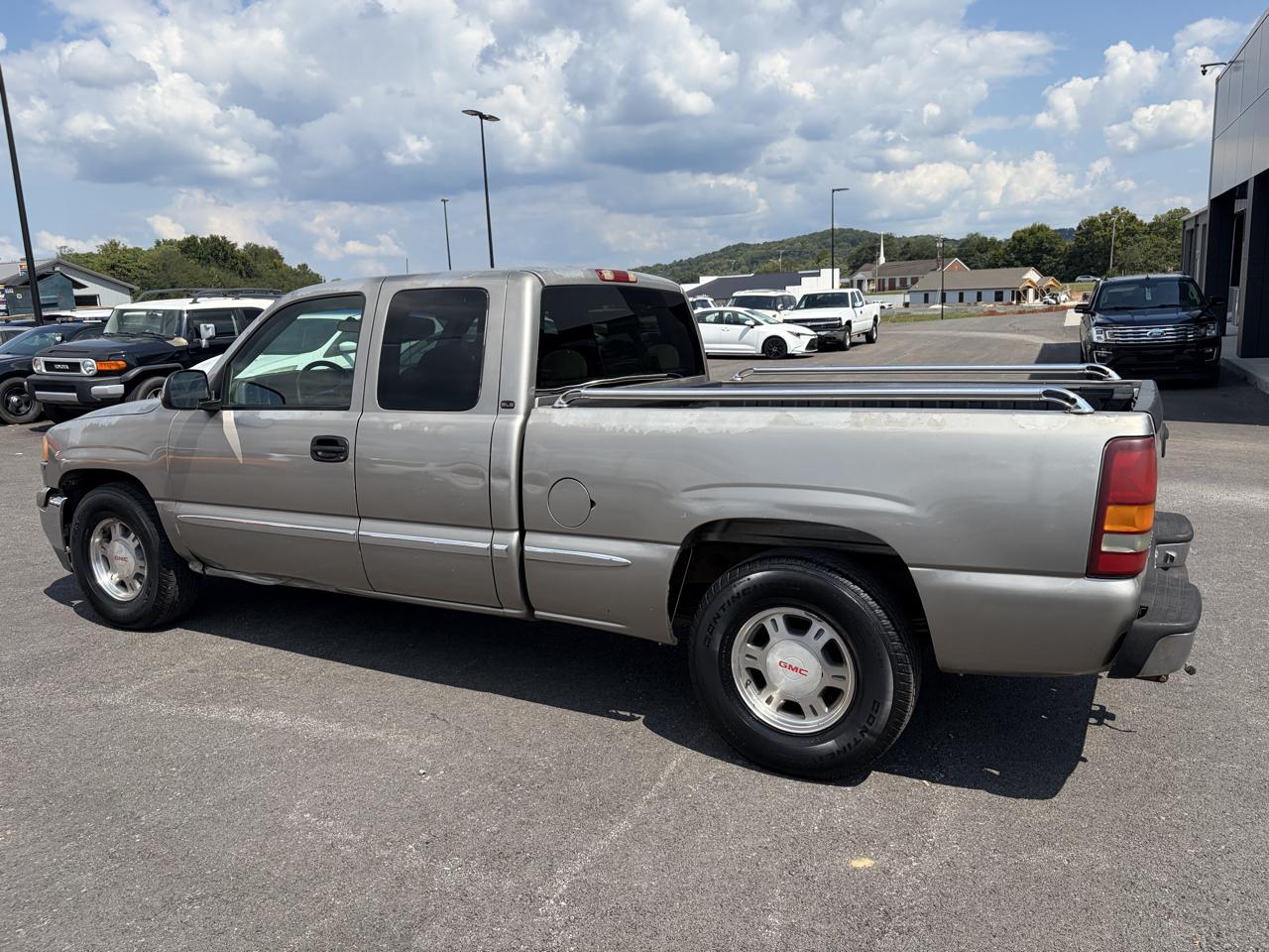 GMC New Sierra 1500 4dr Ext Cab 143.5" WB SLE 2000