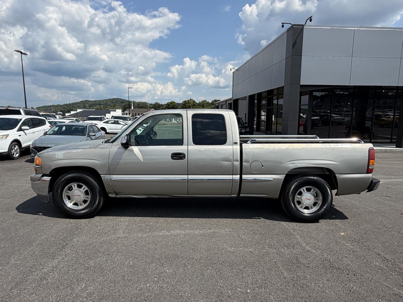 GMC New Sierra 1500 4dr Ext Cab 143.5" WB SLE 2000