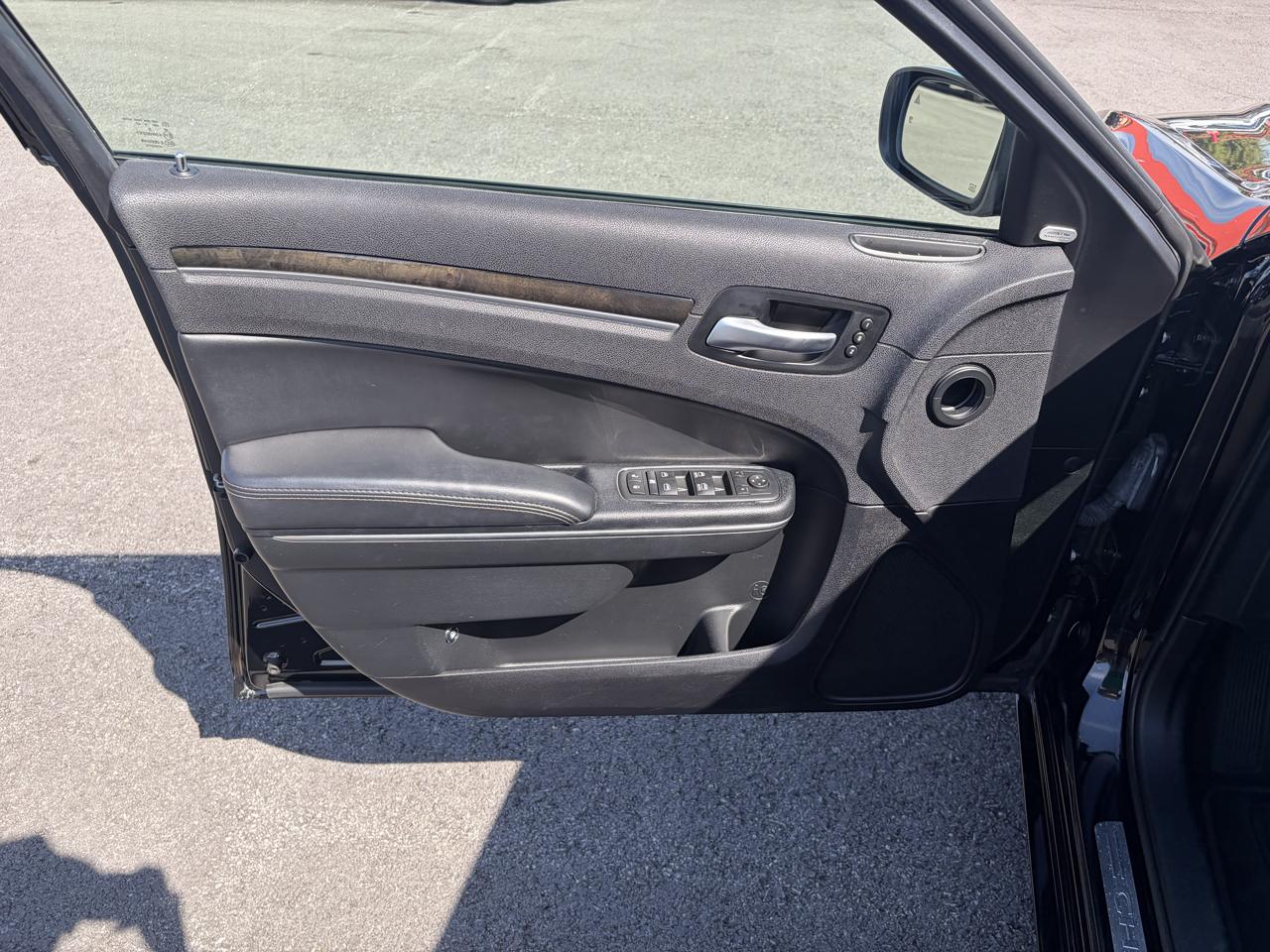 Chrysler 300 4dr Sdn 300C AWD 2016