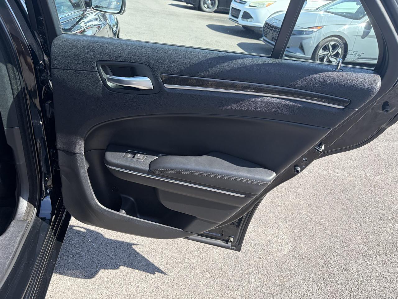 Chrysler 300 4dr Sdn 300C AWD 2016