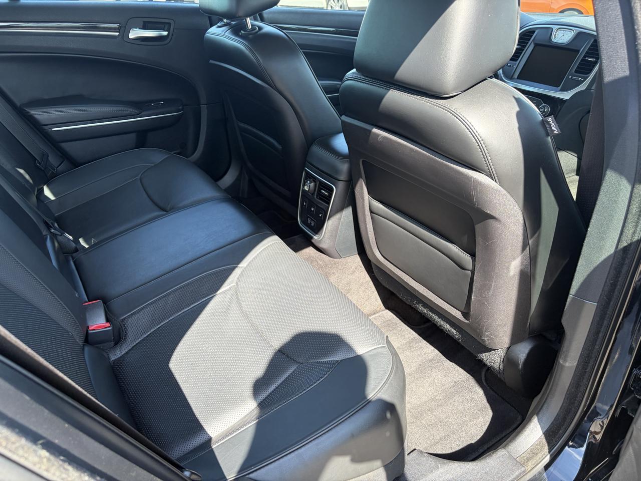 Chrysler 300 4dr Sdn 300C AWD 2016