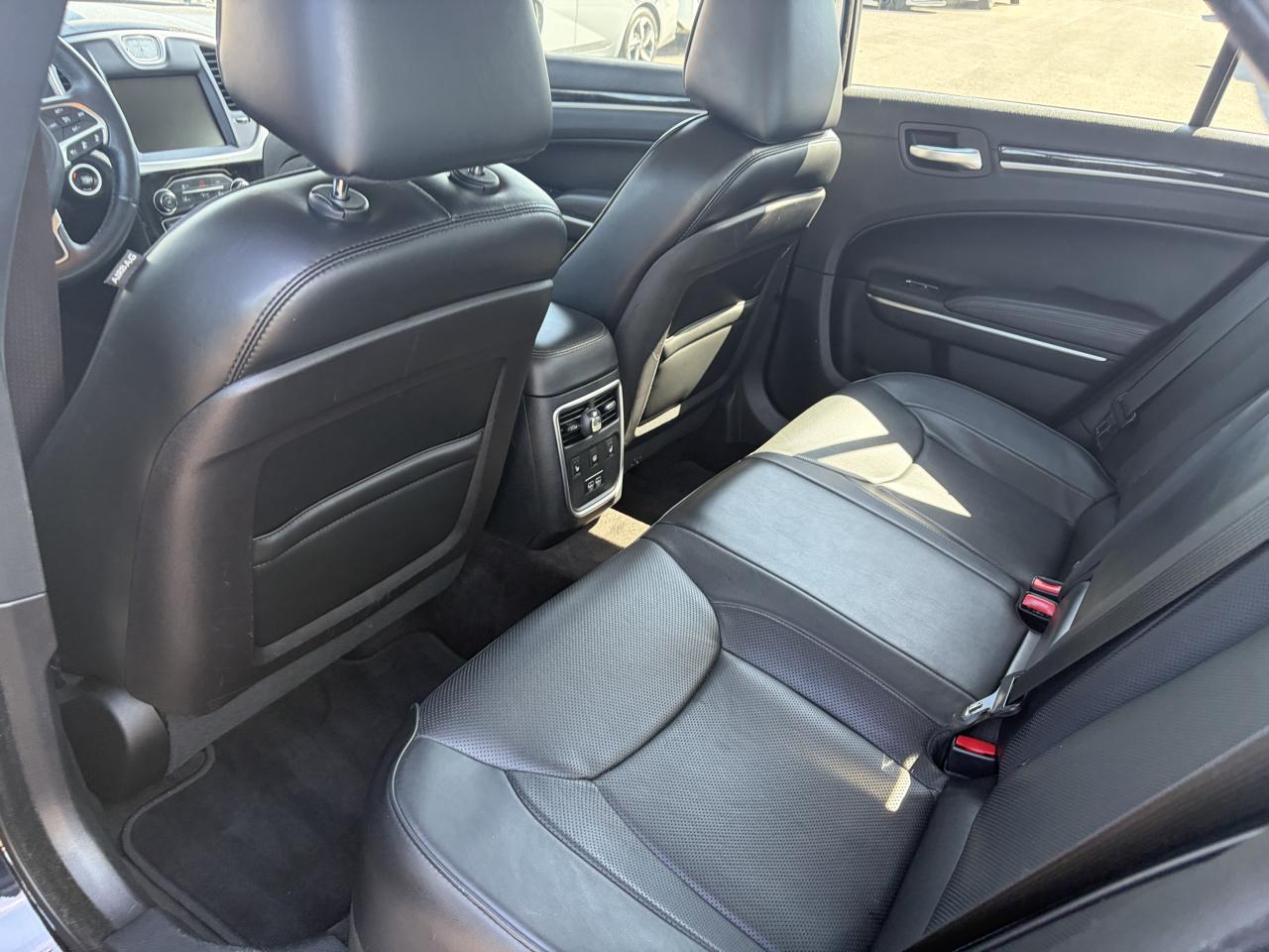 Chrysler 300 4dr Sdn 300C AWD 2016