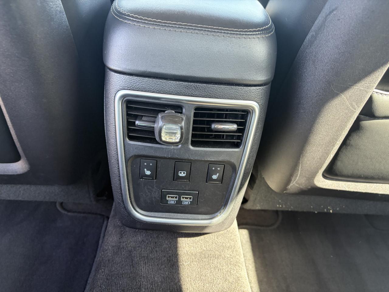 Chrysler 300 4dr Sdn 300C AWD 2016