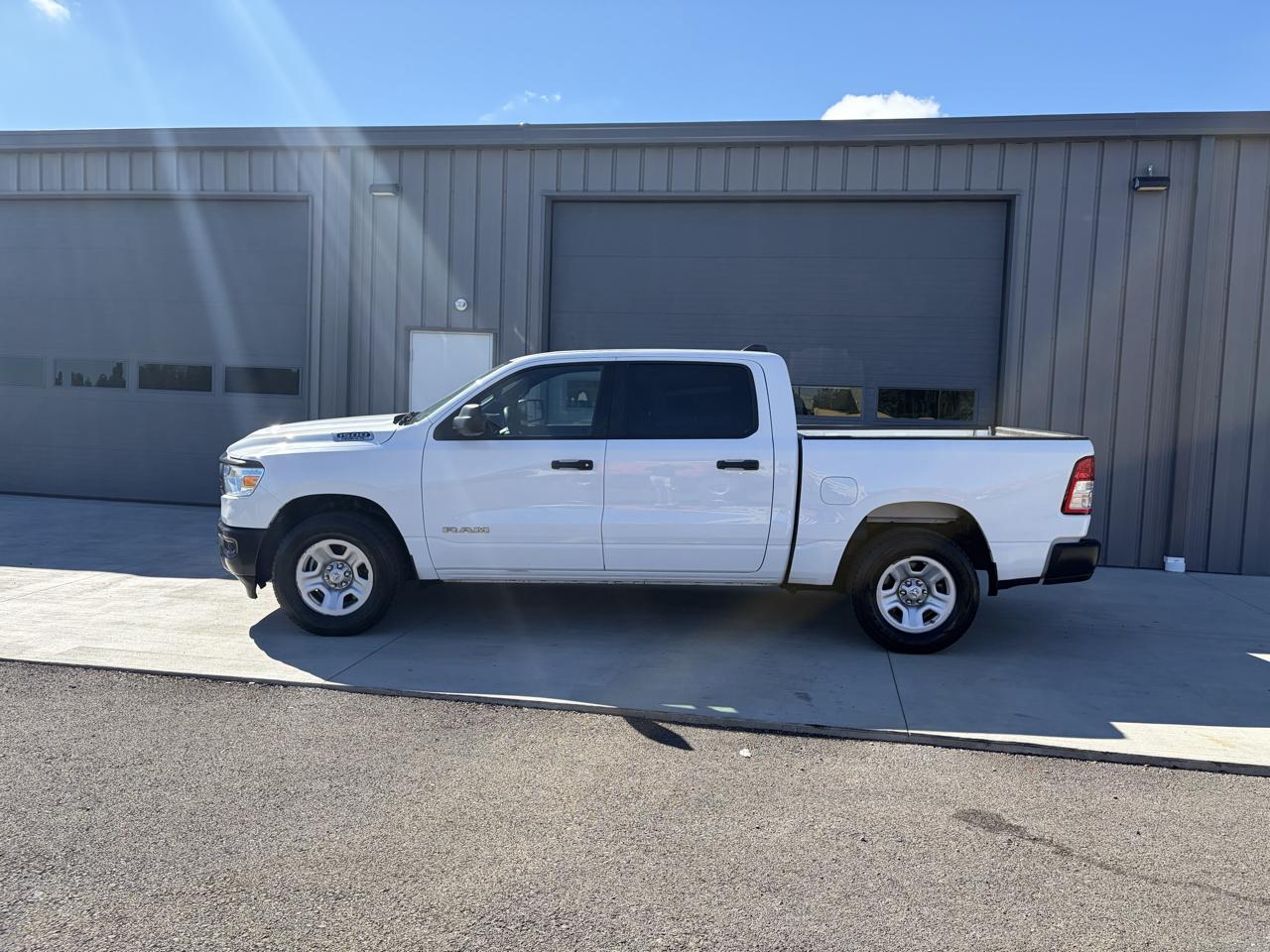 RAM 1500 Tradesman 4x4 Crew Cab 5'7" Box 2021