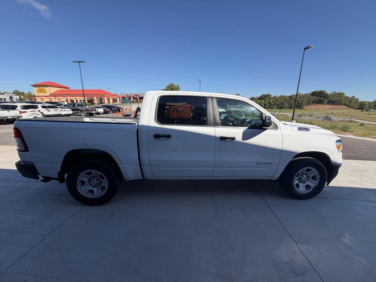 RAM 1500 Tradesman 4x4 Crew Cab 5'7" Box 2021