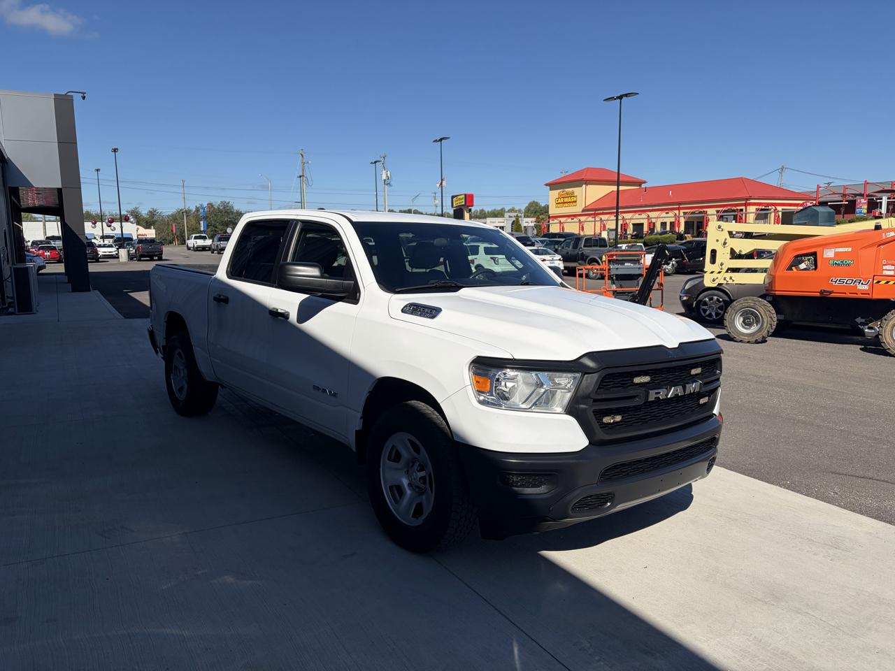 RAM 1500 Tradesman 4x4 Crew Cab 5'7" Box 2021