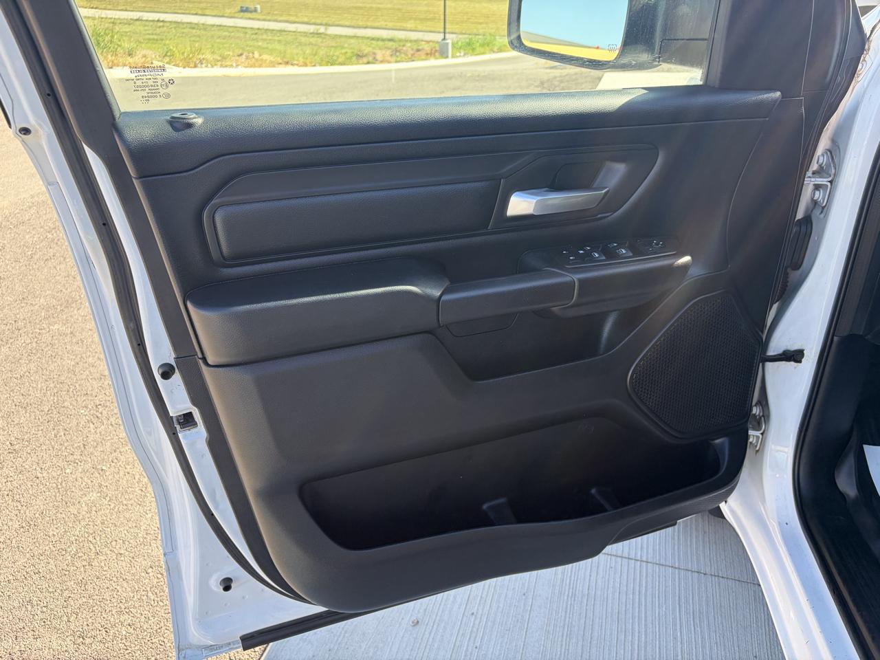 RAM 1500 Tradesman 4x4 Crew Cab 5'7" Box 2021