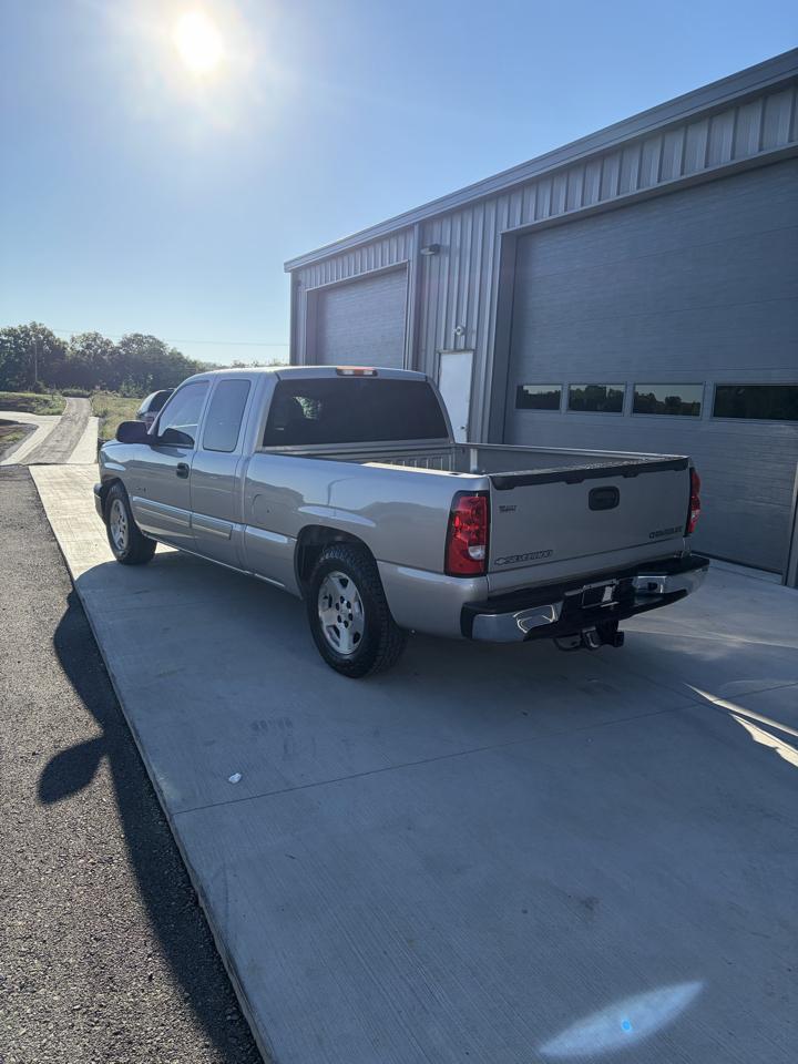 Chevrolet Silverado 1500 Ext Cab 143.5" WB LS 2005