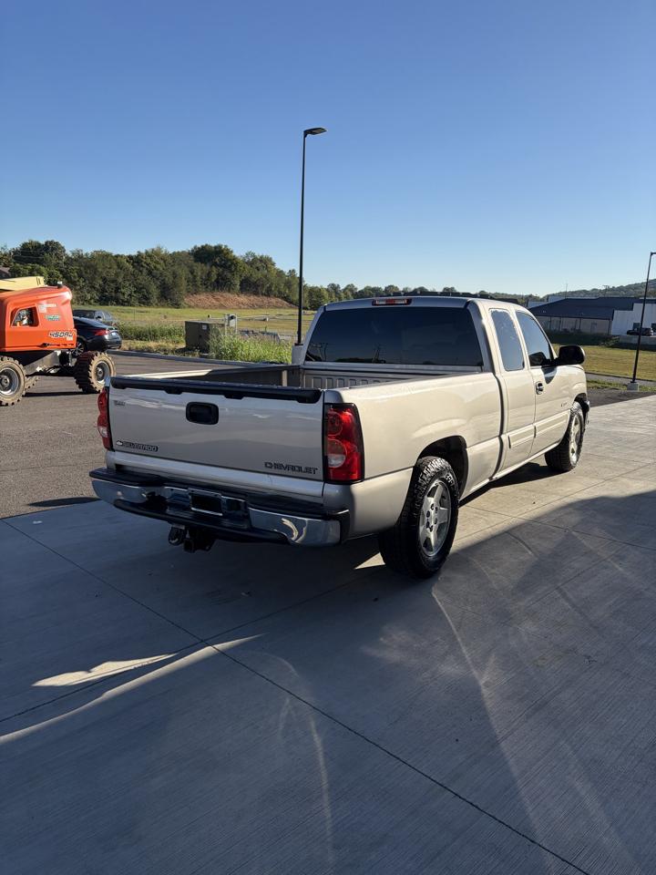 Chevrolet Silverado 1500 Ext Cab 143.5" WB LS 2005