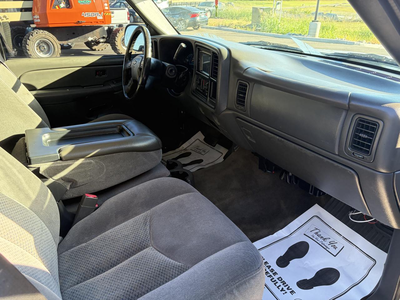 Chevrolet Silverado 1500 Ext Cab 143.5" WB LS 2005