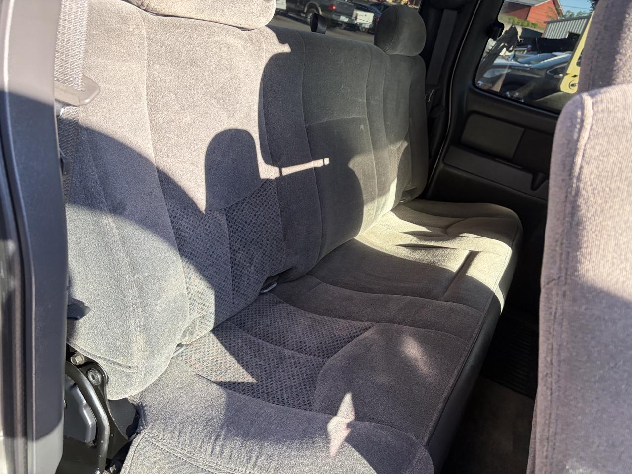 Chevrolet Silverado 1500 Ext Cab 143.5" WB LS 2005