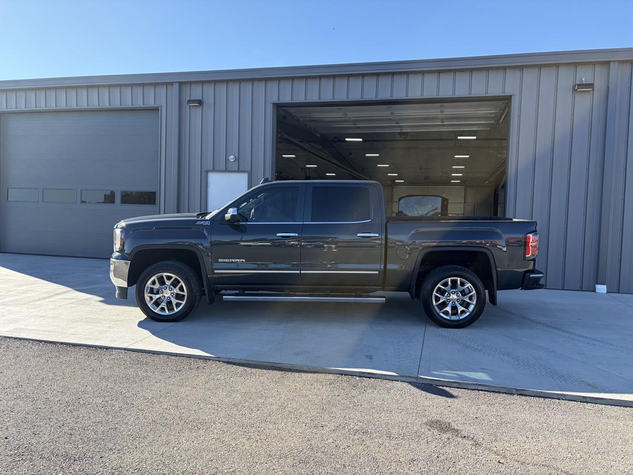 GMC Sierra 1500 4WD Crew Cab 143.5" SLT 2017