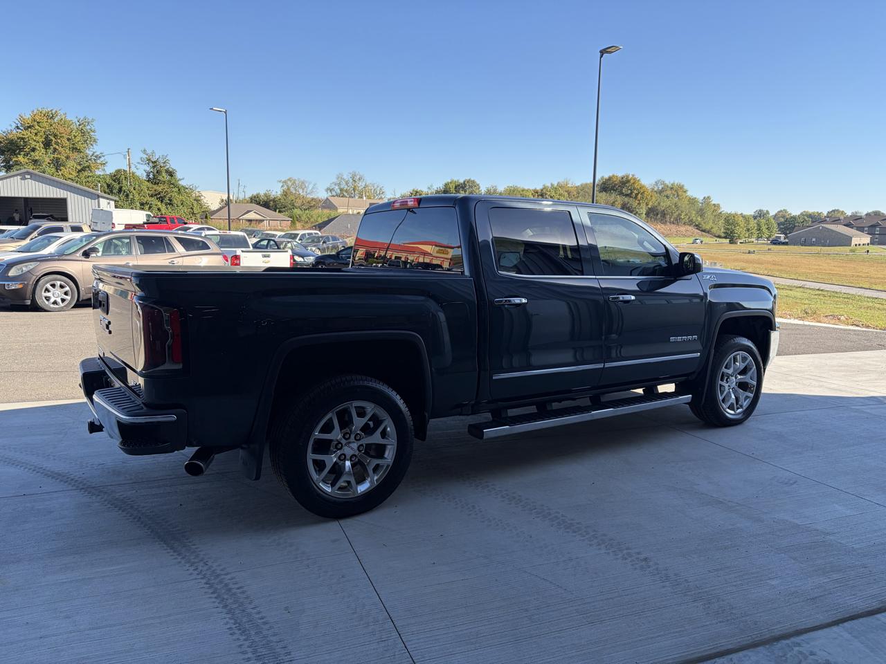 GMC Sierra 1500 4WD Crew Cab 143.5" SLT 2017