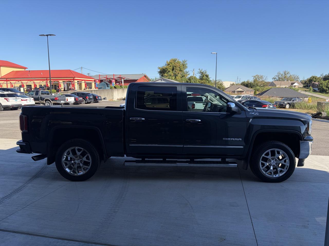 GMC Sierra 1500 4WD Crew Cab 143.5" SLT 2017