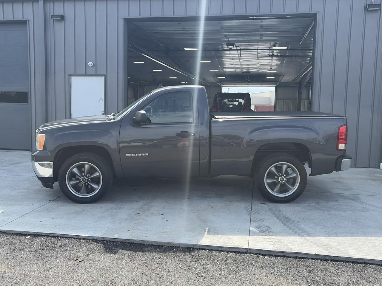 GMC Sierra 1500 2WD Reg Cab 119.0" SLE 2010