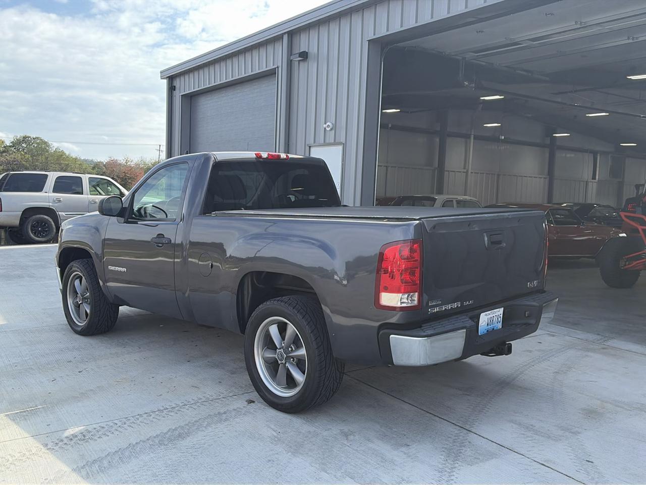 GMC Sierra 1500 2WD Reg Cab 119.0" SLE 2010