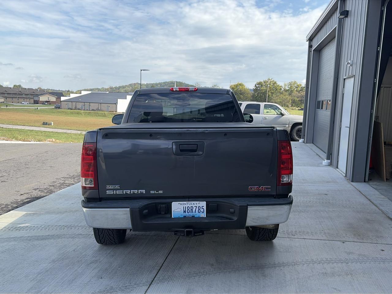 GMC Sierra 1500 2WD Reg Cab 119.0" SLE 2010