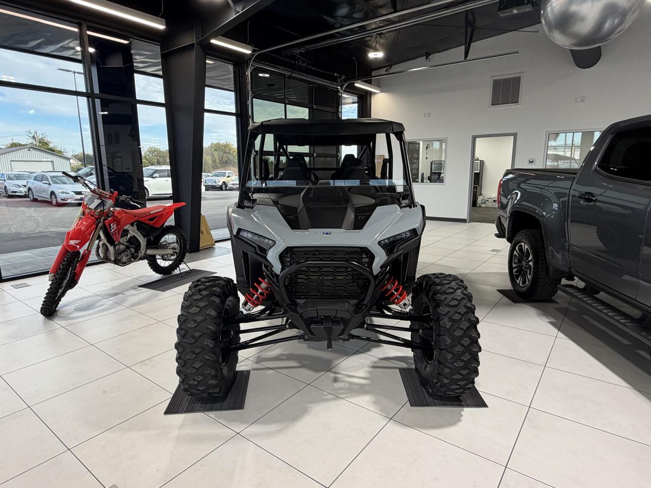Polaris RZR 1000 XP  2025