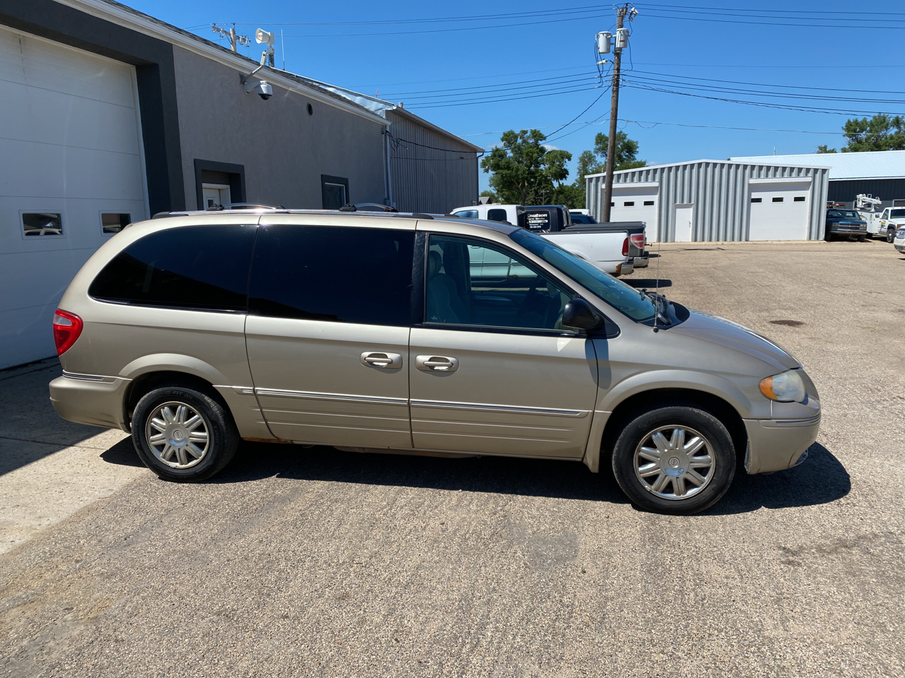 Used 2006 Chrysler Town & Country Limited for Sale in Mohall ND 58761