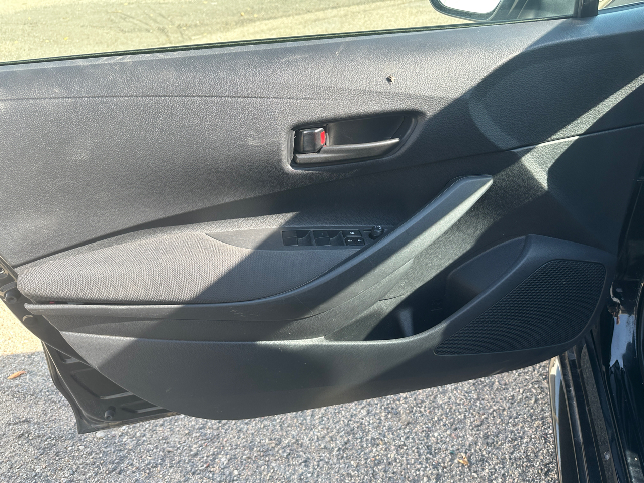 2025 Toyota Corolla LE photo 2